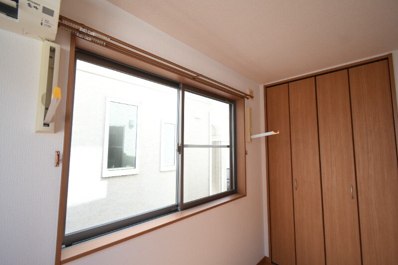 物件内観写真24　(室内物干し)