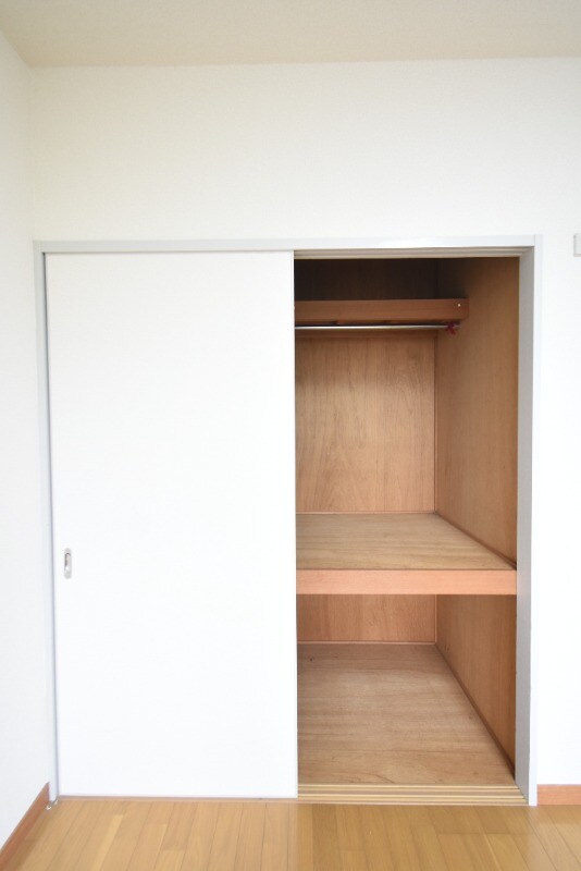 物件内観写真19　(クローゼット（洋室5.5帖側）)
