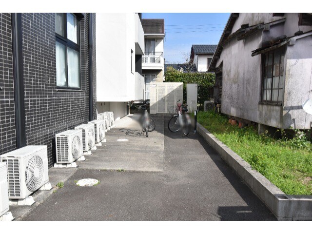 物件外観写真5　(駐輪場)