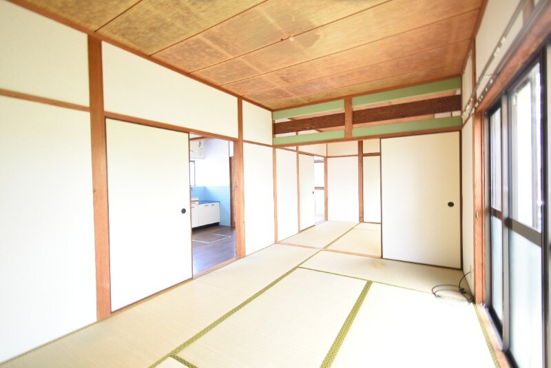 物件内観写真4　(和室6帖)