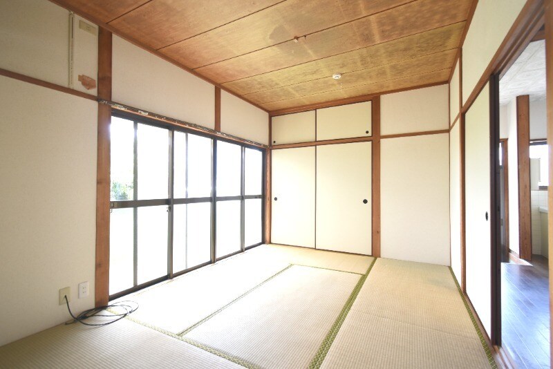 物件内観写真5　(和室6帖)