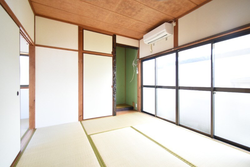 物件内観写真6　(和室4.5帖（ベランダ側）)