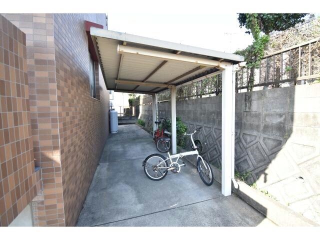 物件外観写真5　(駐輪場)