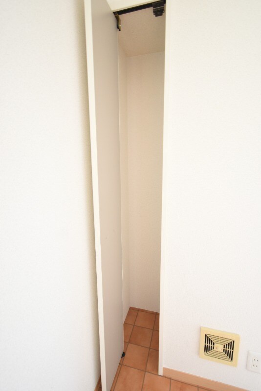 物件内観写真14　(物入)