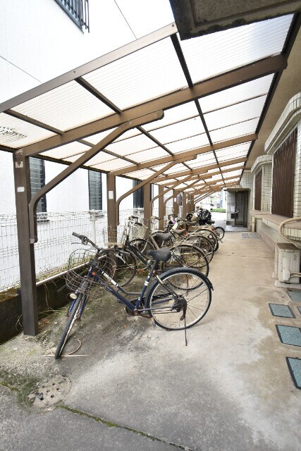 物件外観写真4　(駐輪場)