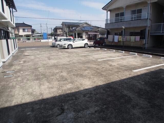 物件外観写真4　(駐車場)