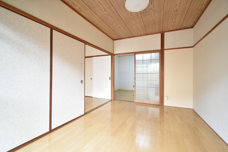 物件内観写真5　(洋室　東側)