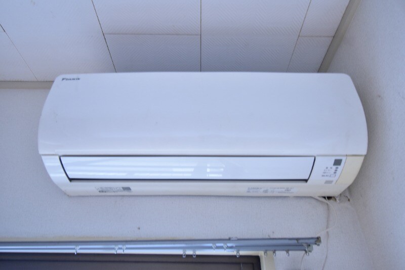 物件内観写真25　(エアコン(玄関側洋室))