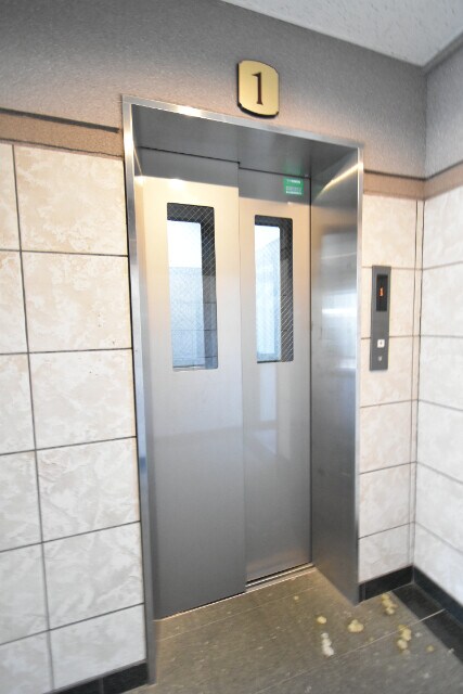 物件外観写真4　(エレベーター)