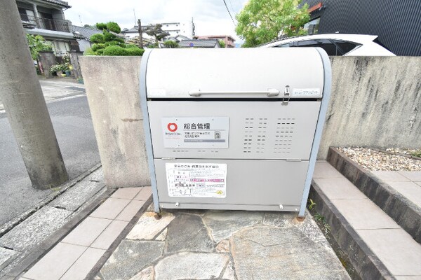 敷地内ごみ置き場