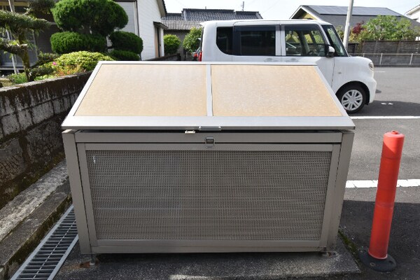 敷地内ごみ置き場