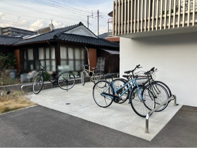 物件外観写真3　(駐輪場)
