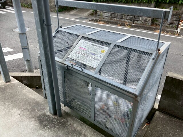 物件外観写真5　(敷地内ゴミ置き場)