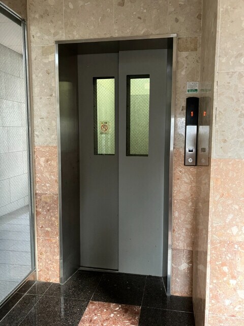 物件外観写真3　(エレベーター)