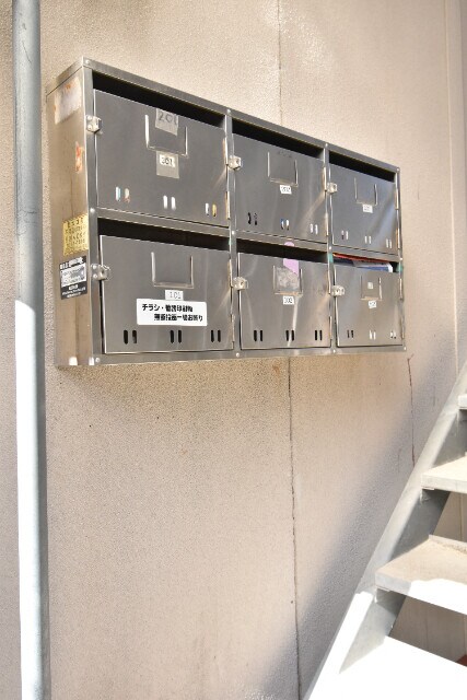 物件外観写真3　(集合郵便受け)