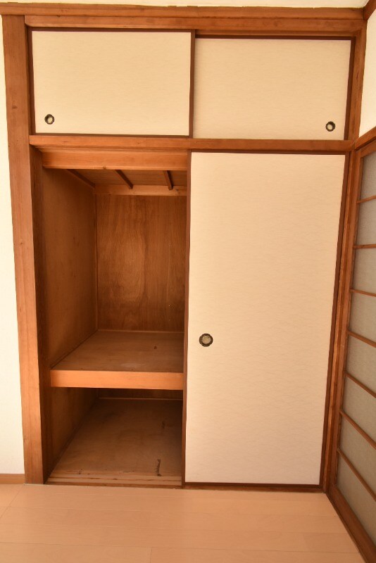 物件内観写真17　(押入（洋室側）)