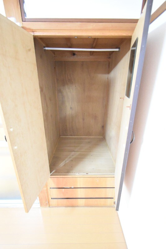 物件内観写真14　(収納棚)