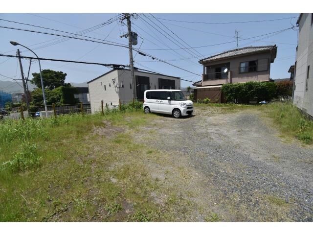 物件外観写真2　(駐車場)