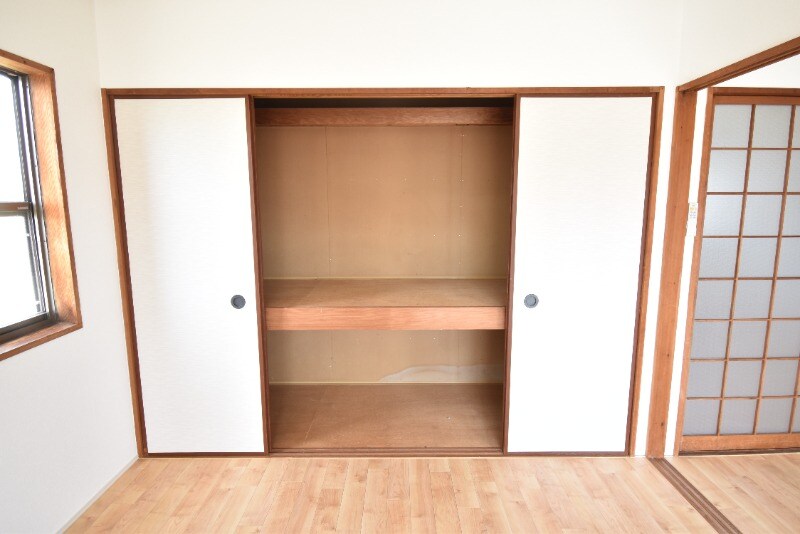 物件内観写真14　(押入)