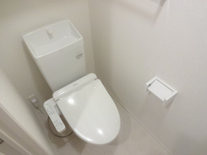 物件内観写真9　(温水洗浄暖房便座)