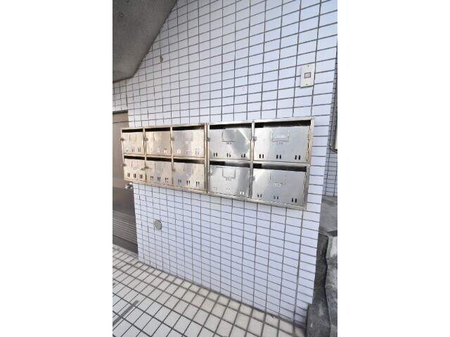 物件外観写真5　(集合郵便受け)