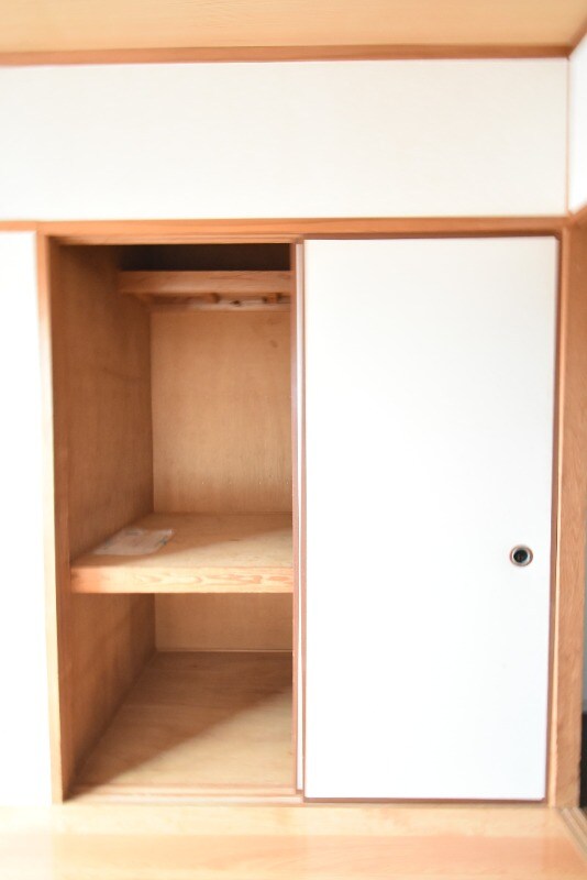 物件内観写真18　(押入)