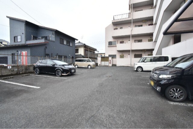 物件外観写真3　(駐車場)