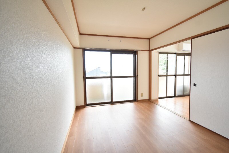 物件内観写真9　(洋室6帖)