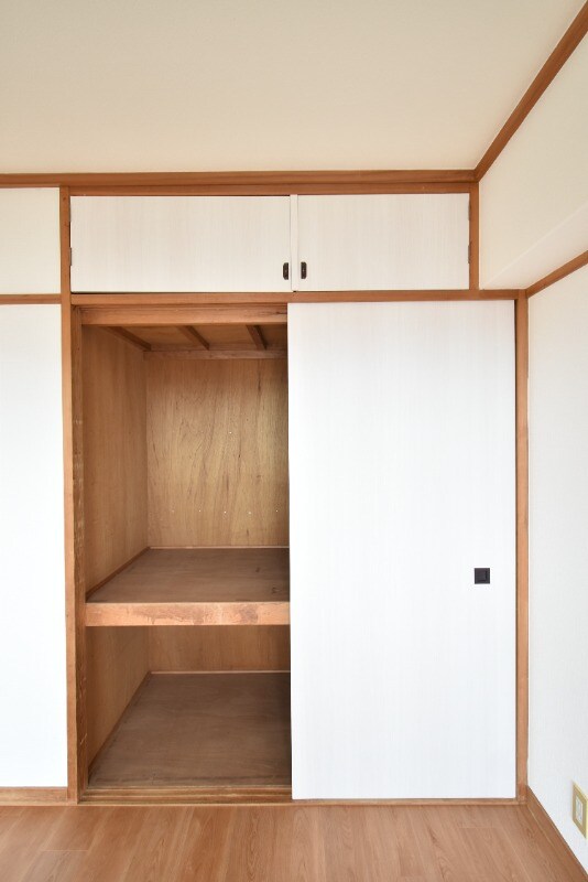 物件内観写真20　(押入)