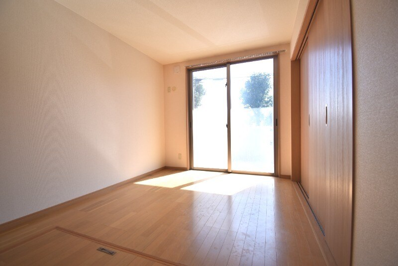 物件内観写真5　(洋室6帖)