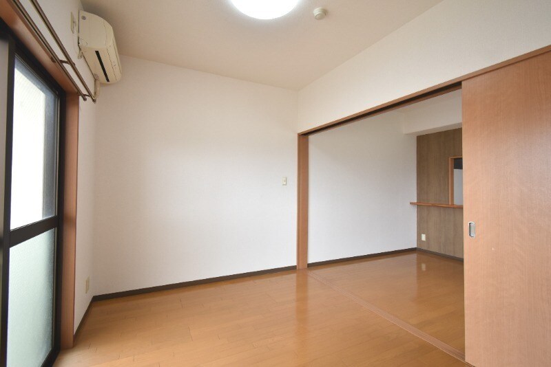 物件内観写真11　(洋室)