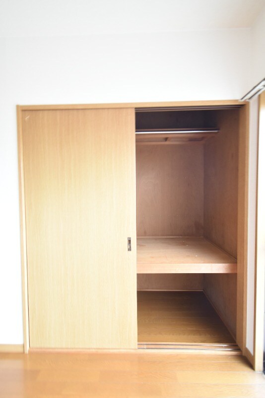 物件内観写真16　(押入)