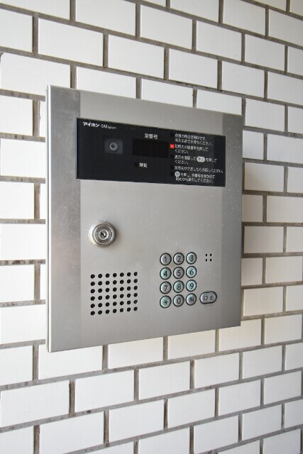 物件外観写真3　(オートロック)