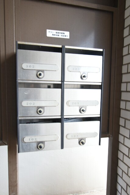 物件外観写真4　(集合郵便受け)