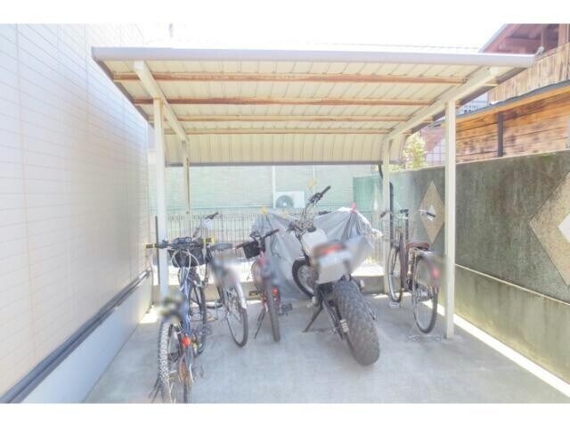 物件外観写真3　(駐輪場)