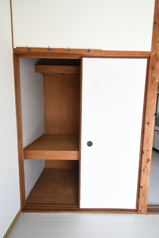 物件内観写真13　(押し入れ)