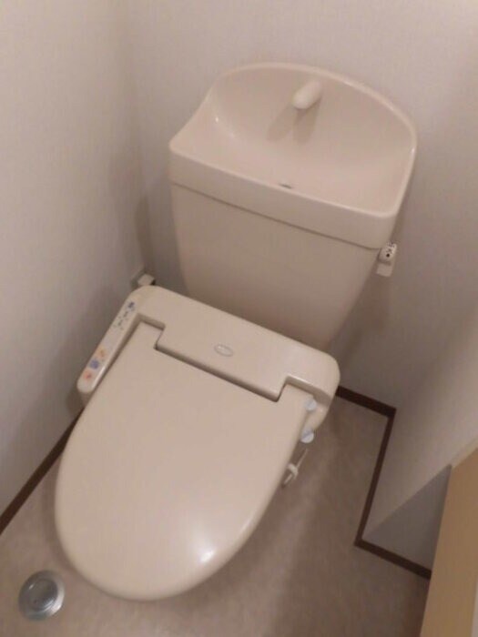 物件内観写真9　(温水洗浄暖房便座)