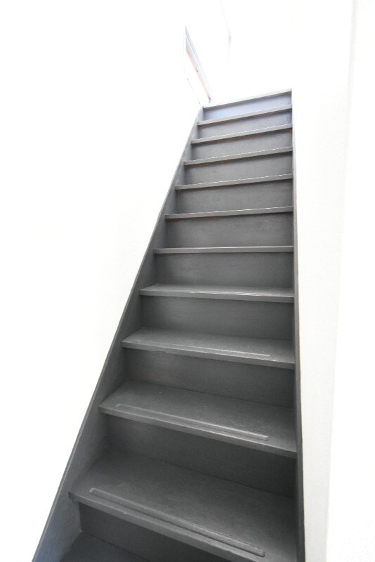 物件内観写真31　(階段)