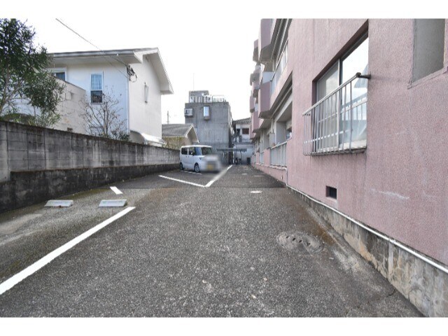 物件外観写真3　(駐車場)