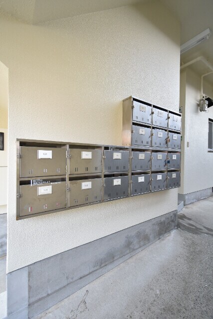 物件外観写真5　(集合ポスト)