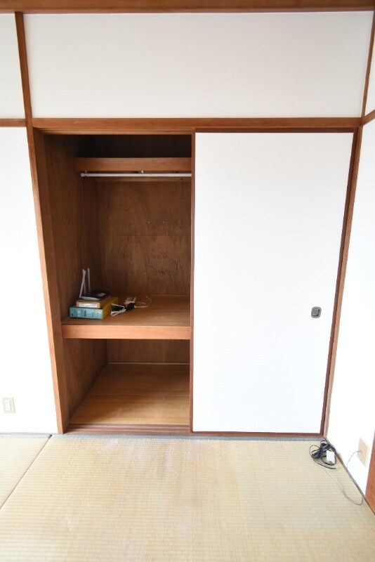 物件内観写真12　(押入)