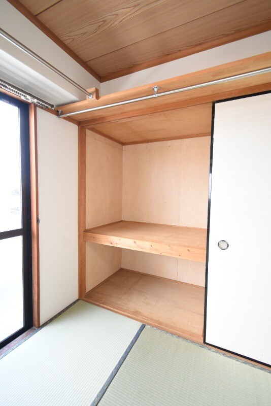 物件内観写真17　(押入)