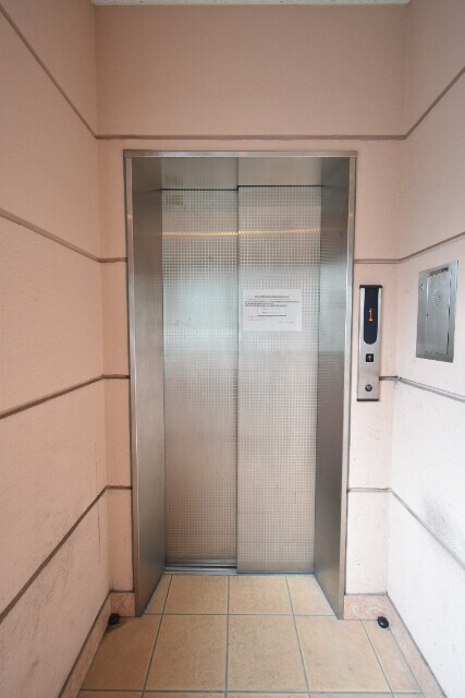 物件外観写真6　(エレベーター)