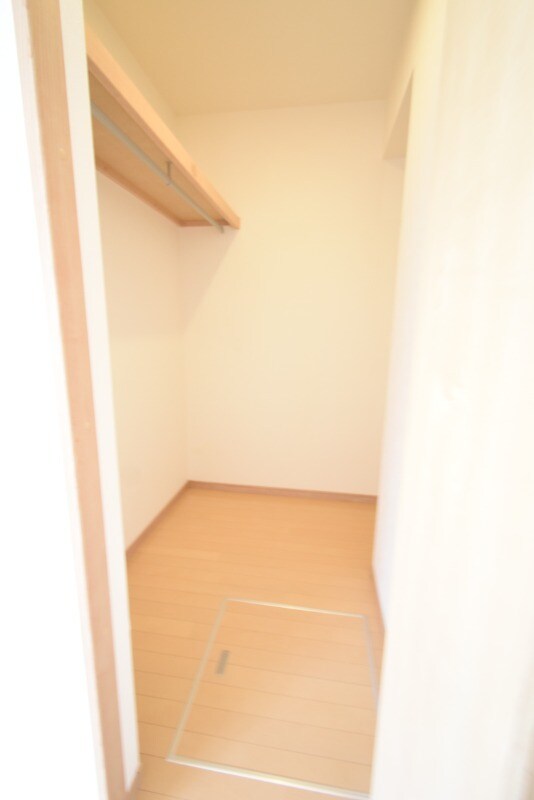 物件内観写真16　(ウォークインクローゼット)