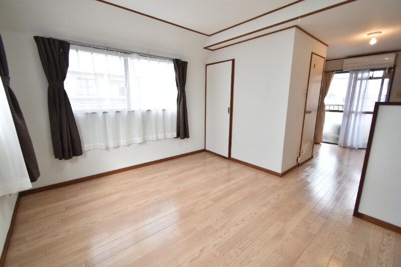 物件内観写真4　(居室)