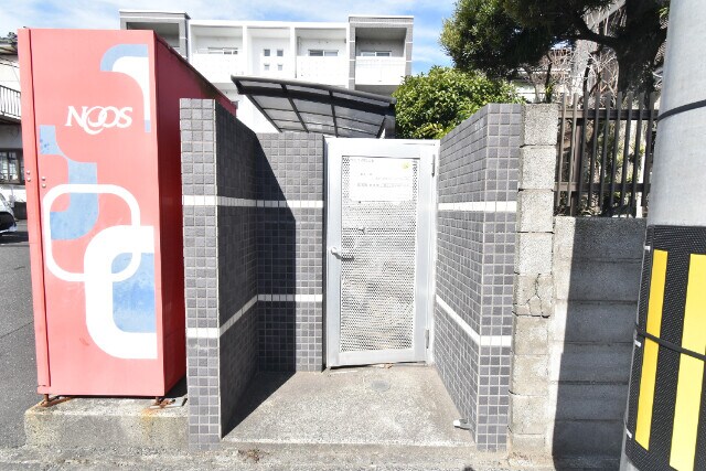 物件外観写真4　(専用ゴミ置き場)