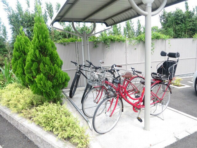 物件外観写真3　(駐輪場)