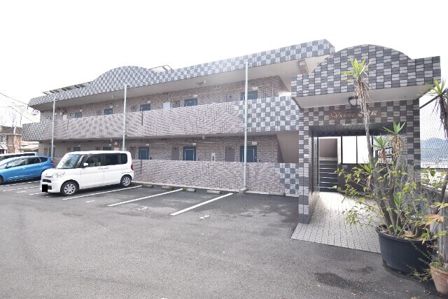 物件外観写真2　(駐車場)