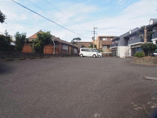 物件外観写真3　(駐車場)