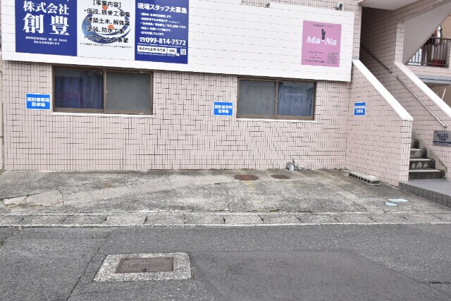 物件外観写真2　(駐車場)